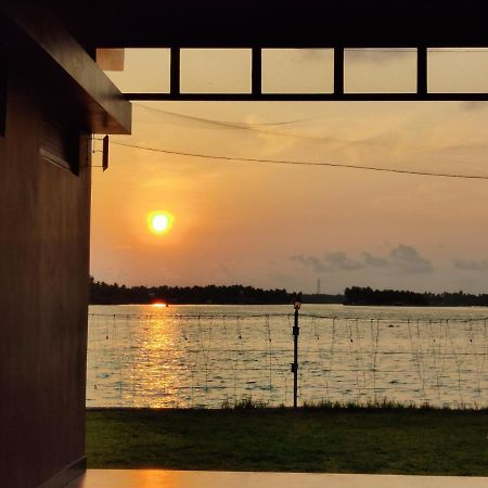 Ferienwohnung Wind &Waves Kollam Exterior foto