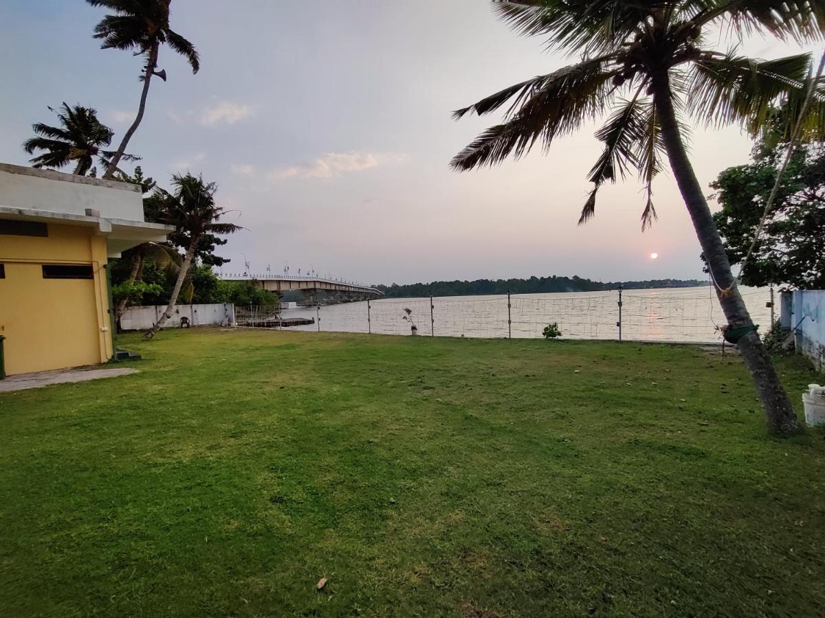 Ferienwohnung Wind &Waves Kollam Exterior foto